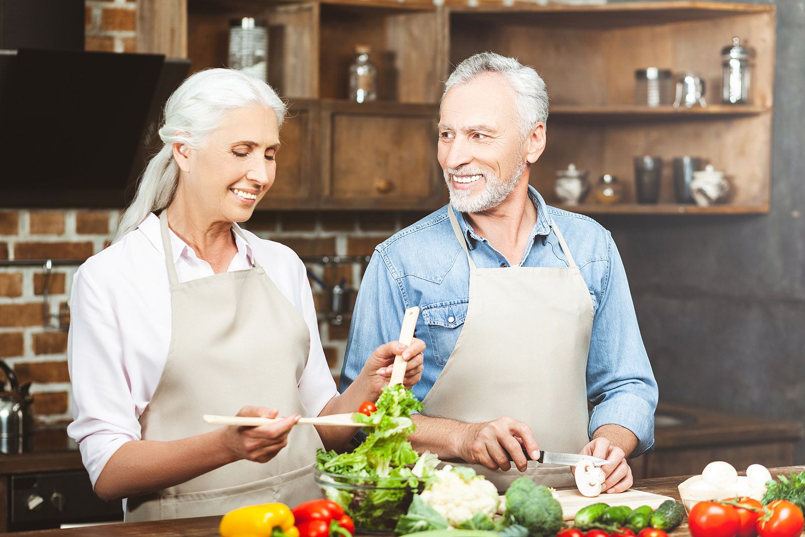 Por qué es bueno cenar antes de las 9 de la noche (Bigstock)