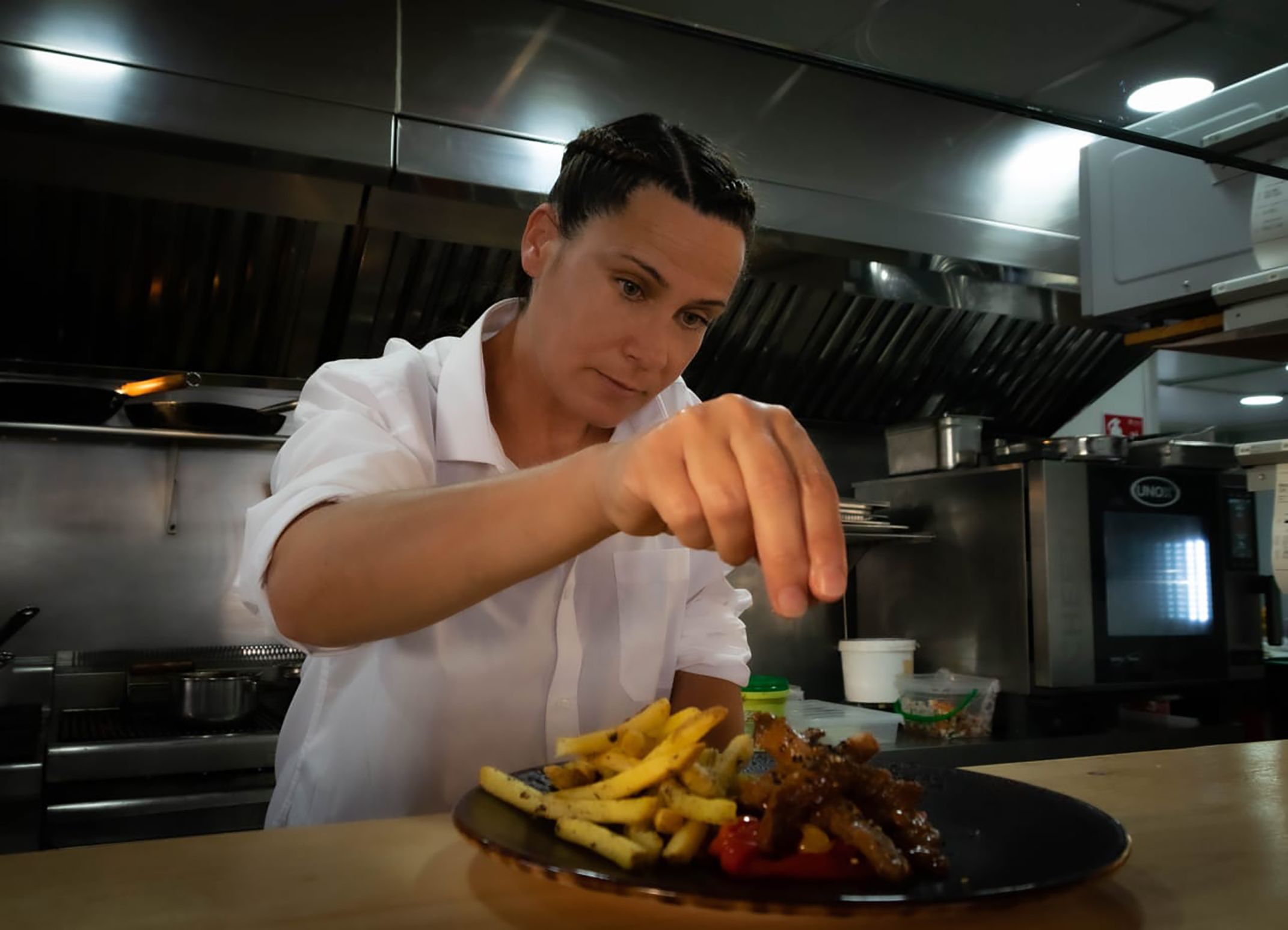 Mariam Porras: "A la Región de Murcia se puede venir a dejarse llevar por lo que salga de la cocina" Mariam Porras: "A la Región de Murcia se puede venir a dejarse llevar por lo que salga de la cocina"