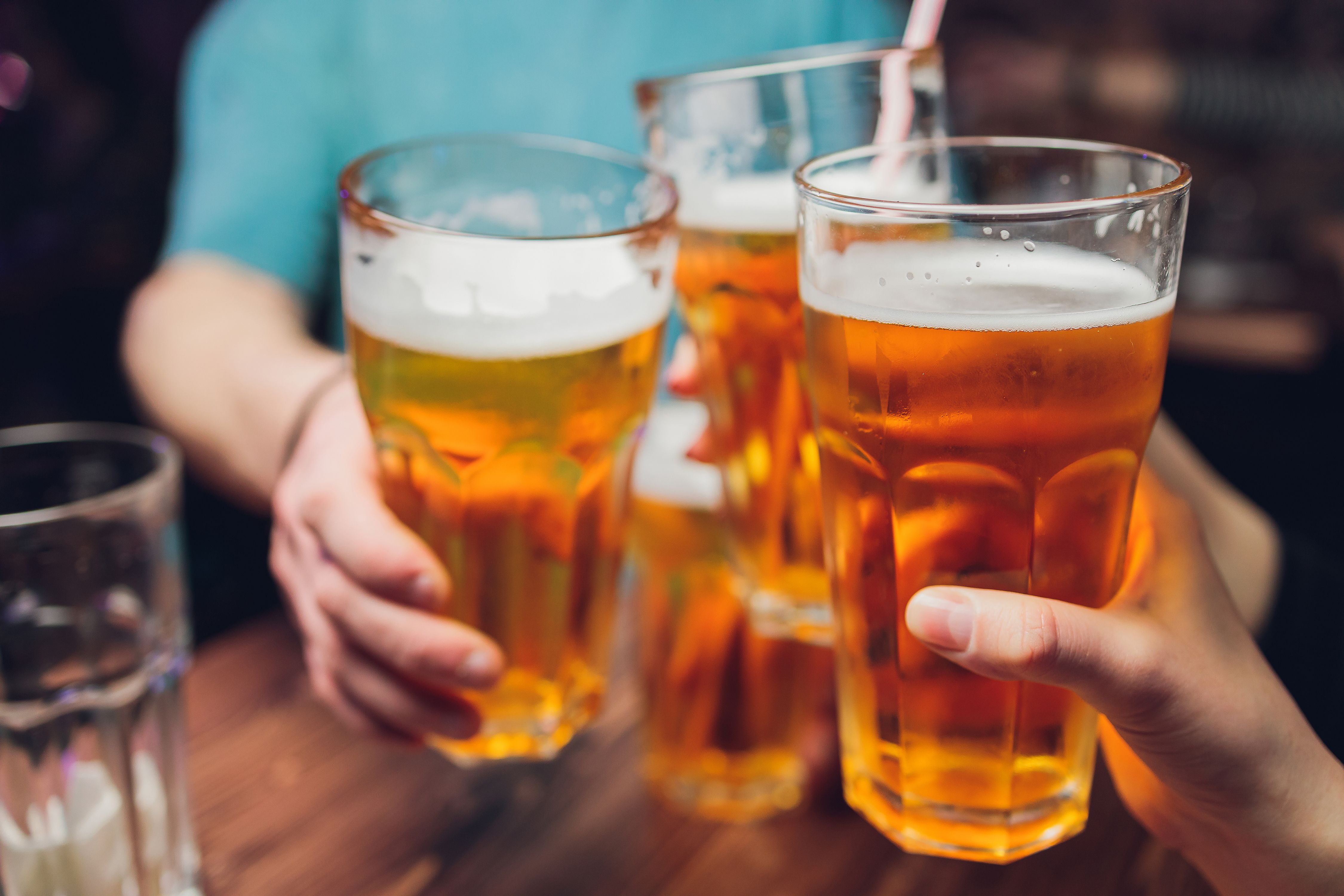 Estos son los 6 grupos de personas que no deben beber cervezas. Foto: Bigstock