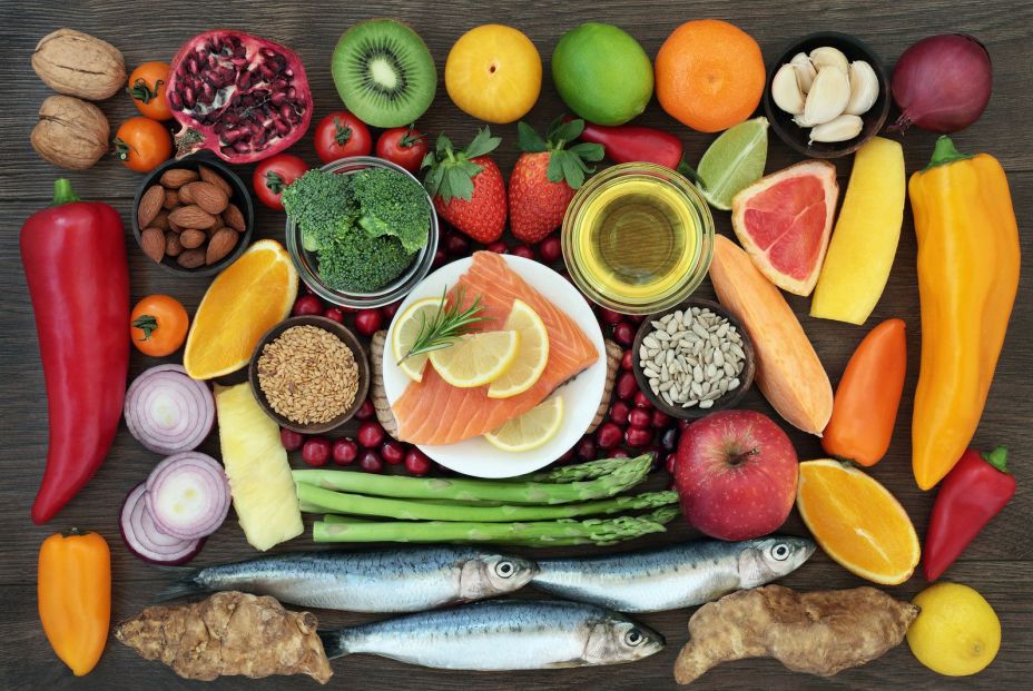 Se puede adquirir suficiente vitamina D con la alimentación (Bigstock)