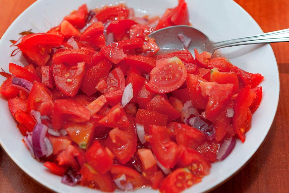 Receta de ensalada de tomate de la huerta. Foto: Bigstock