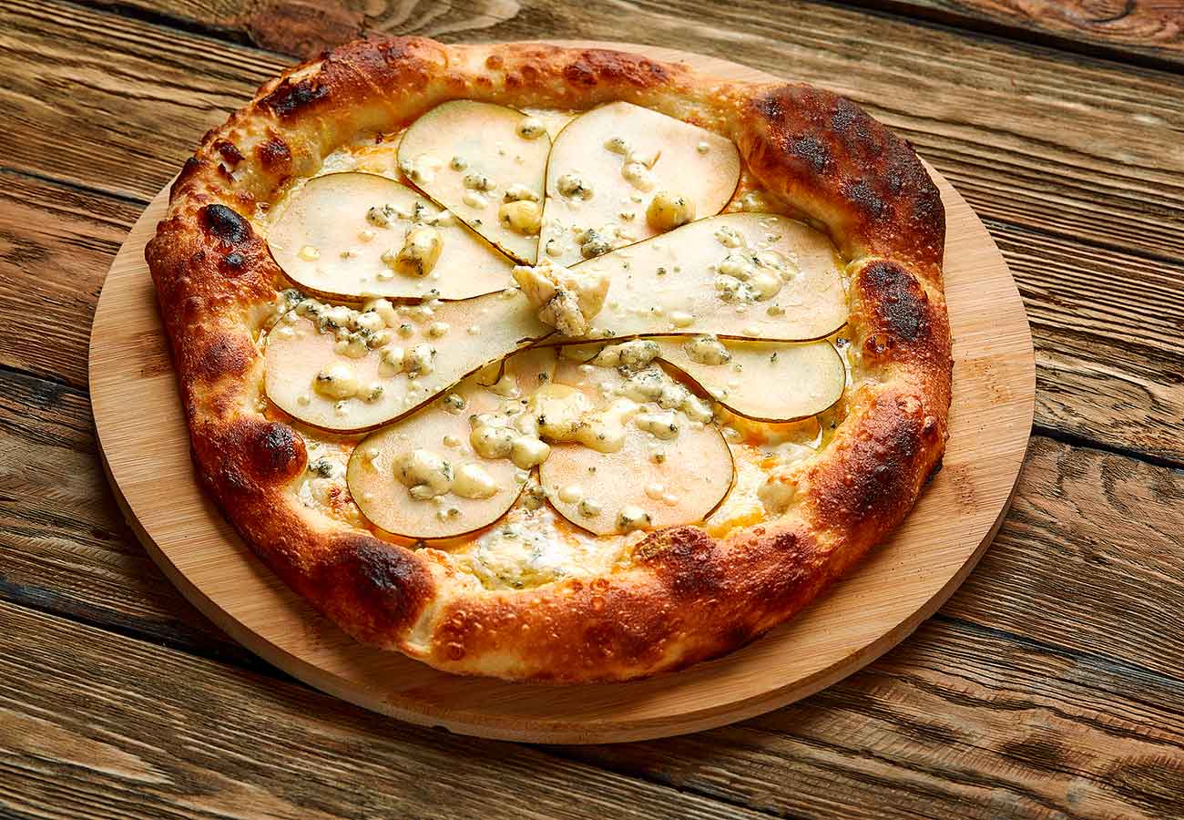 Receta de pizza de pera de Jumilla y queso azul. Foto: bigstock