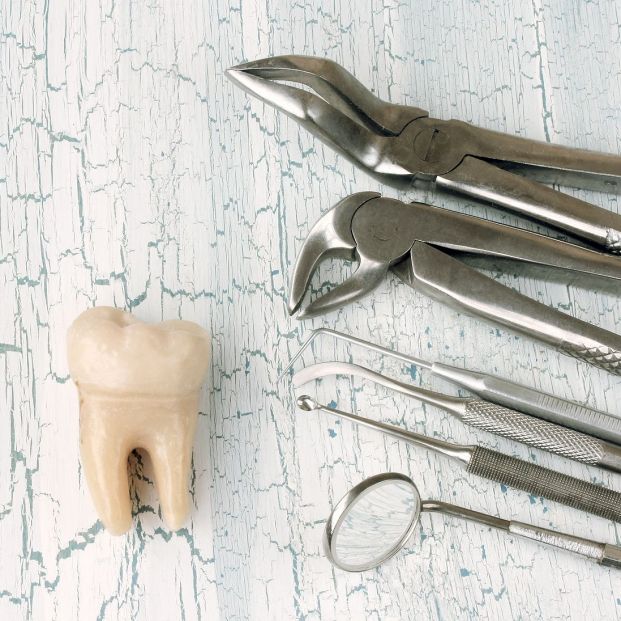 ¿Qué es y cómo se hace un curetaje dental?