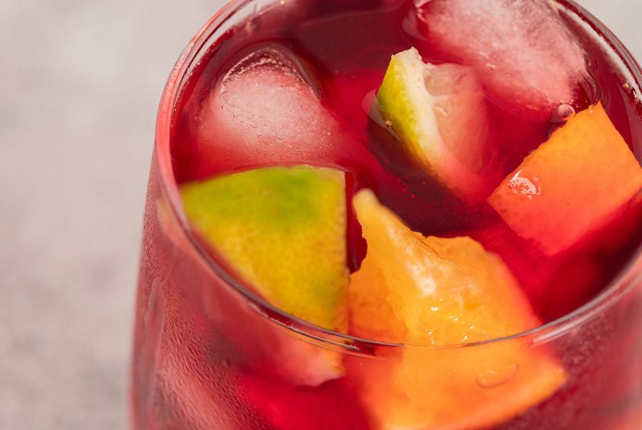 Receta de sangría casera con cítricos y vino de la Región de Murcia. Foto: Bigstock Receta de sangría casera con cítricos y vino de la Región de Murcia. Foto: Bigstock