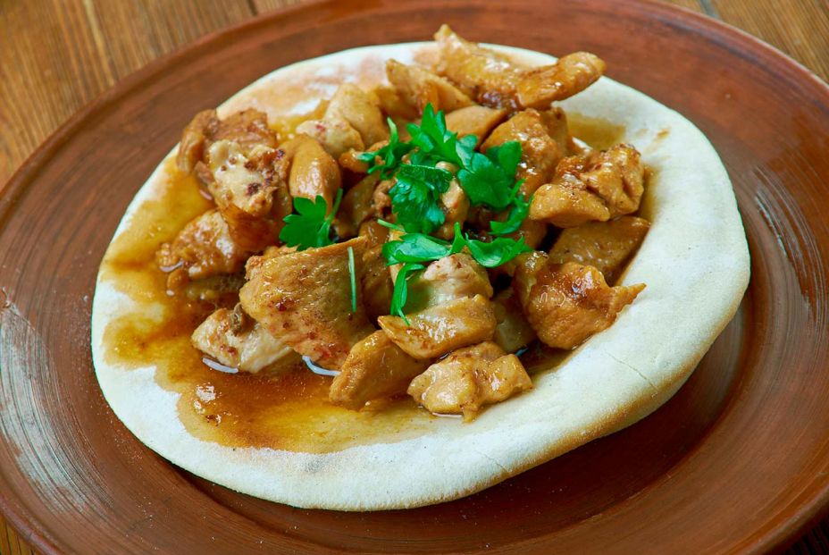 Torta de gazpacho con conejo y pollo