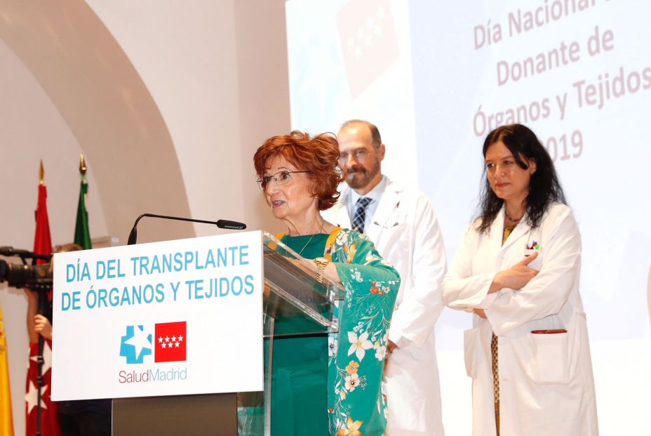 Carmen Villanueva, homenajeada en el Hospital Puerta de Hierro al ser la trasplantada más longeva del mundo Carmen Villanueva, homenajeada en el Hospital Puerta de Hierro al ser la trasplantada más longeva del mundo