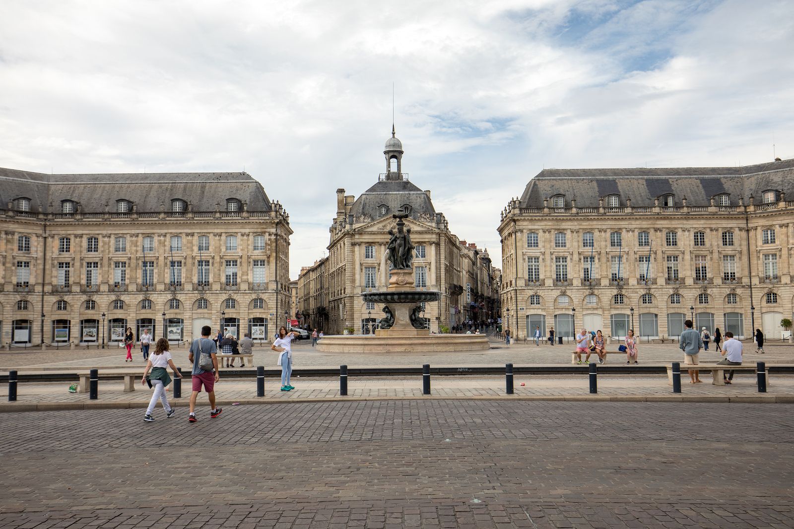 Imprescindibles en Burdeos, conocida como la "pequeña París"