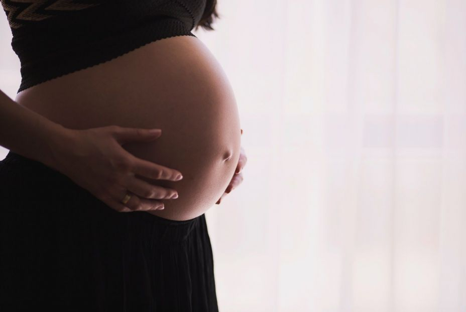 Descubren cómo afecta la edad del padre en la salud de la madre y el bebé durante el embarazo. Foto: Europa Press