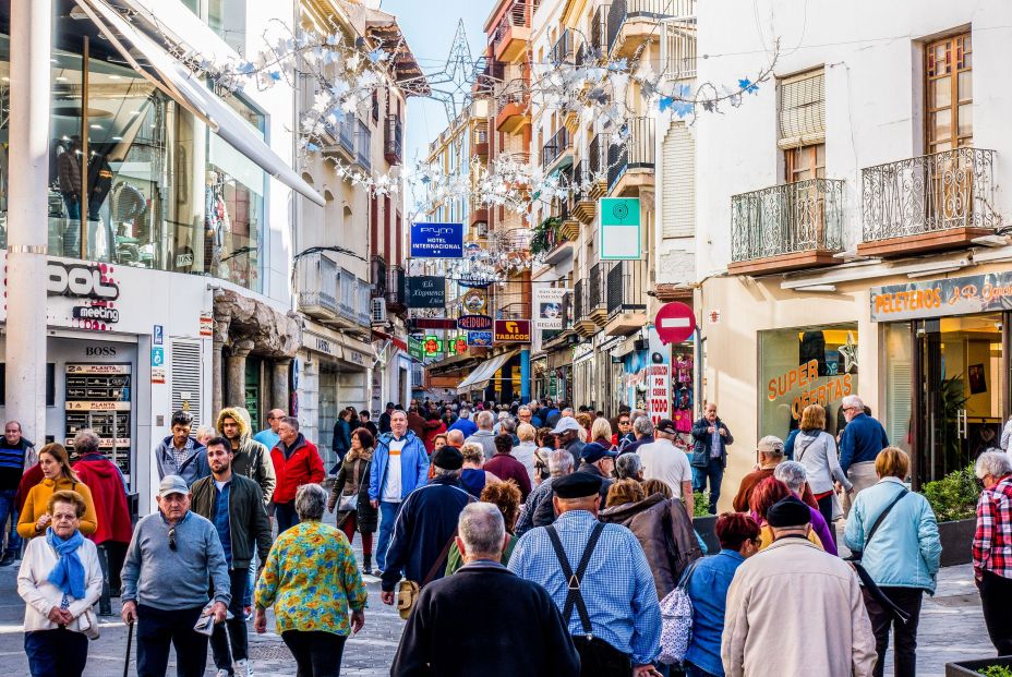 España crece en población y duplica la cantidad de mayores de 65 años desde 1970