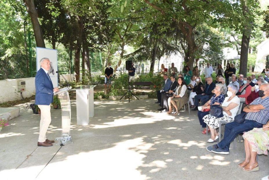 Zaragoza lanza un proyecto de banca amigable con los mayores para combatir la brecha digital