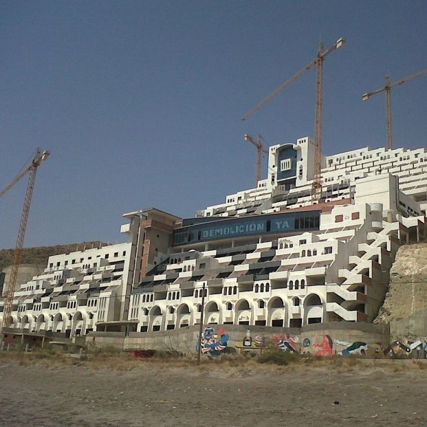 algarrobico almeria banderas negras