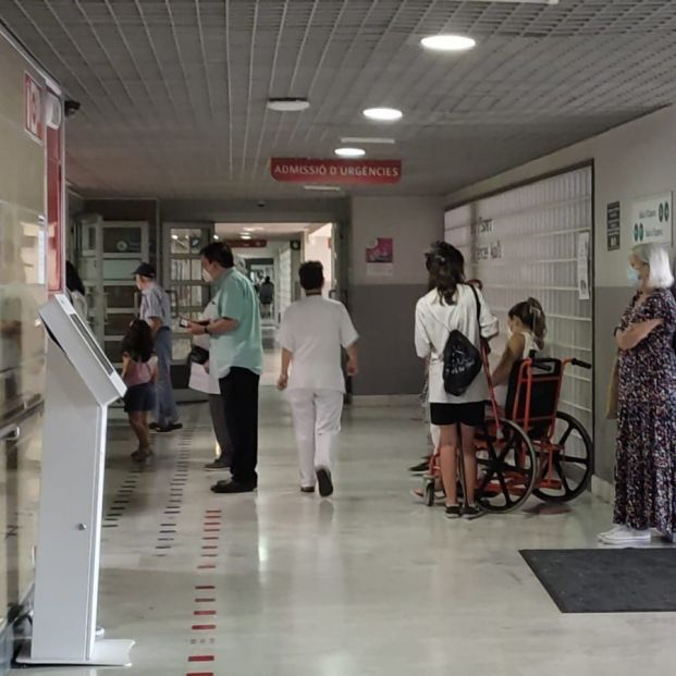 Urgencias saturadas por el aumento de contagios y falta de personal: "Los pacientes esperan horas"