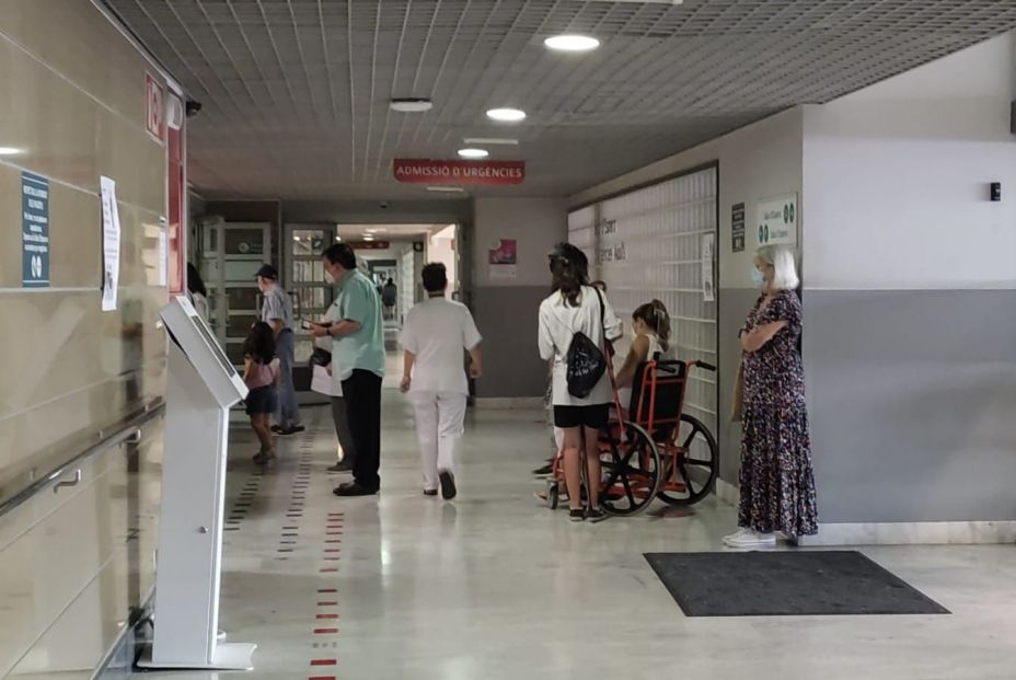 Urgencias saturadas por el aumento de contagios y falta de personal: "Los pacientes esperan horas"