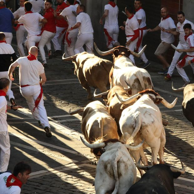 Denunciados dos turistas por intentar correr un encierro de San Fermín con un patinete eléctrico. Foto: Europa Press