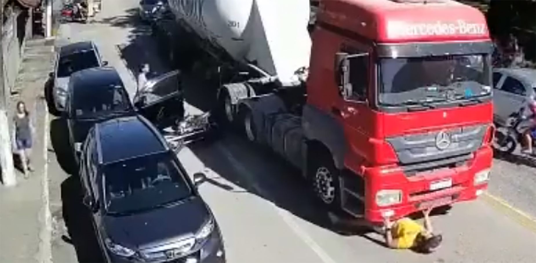 La importancia de abrir la puerta del coche a la holandesa: "Podría haber sido una tragedia"