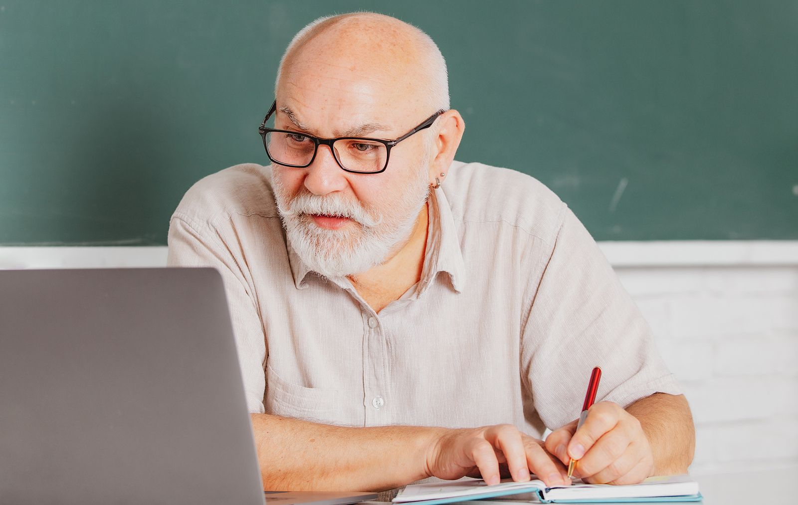 Actividades de formación para mayores de 55 años en las universidades públicas valencianas Foto: Bigstock