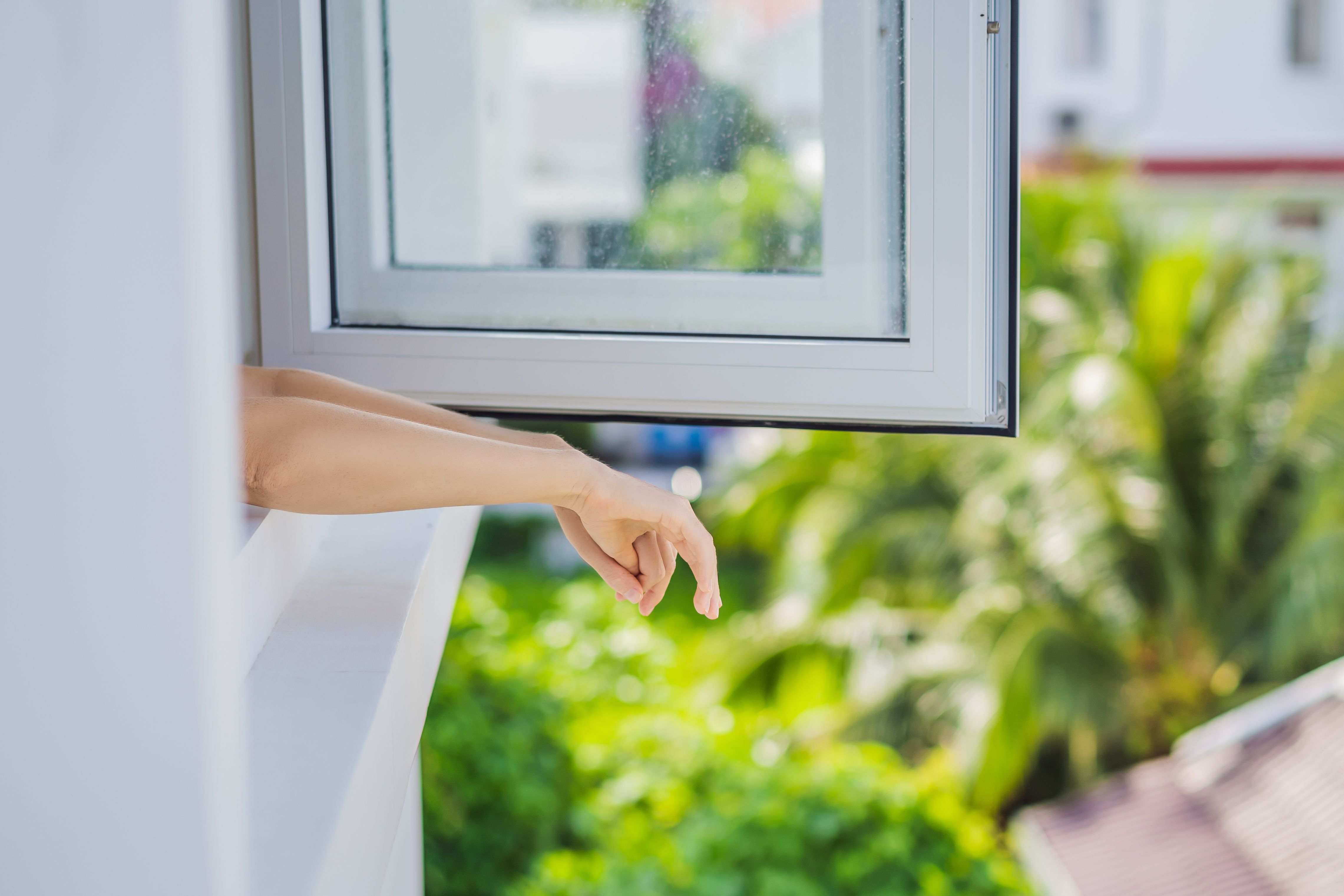 Ventilación cruzada, el mejor truco para refrescar la casa de forma natural. Foto: Bigstock