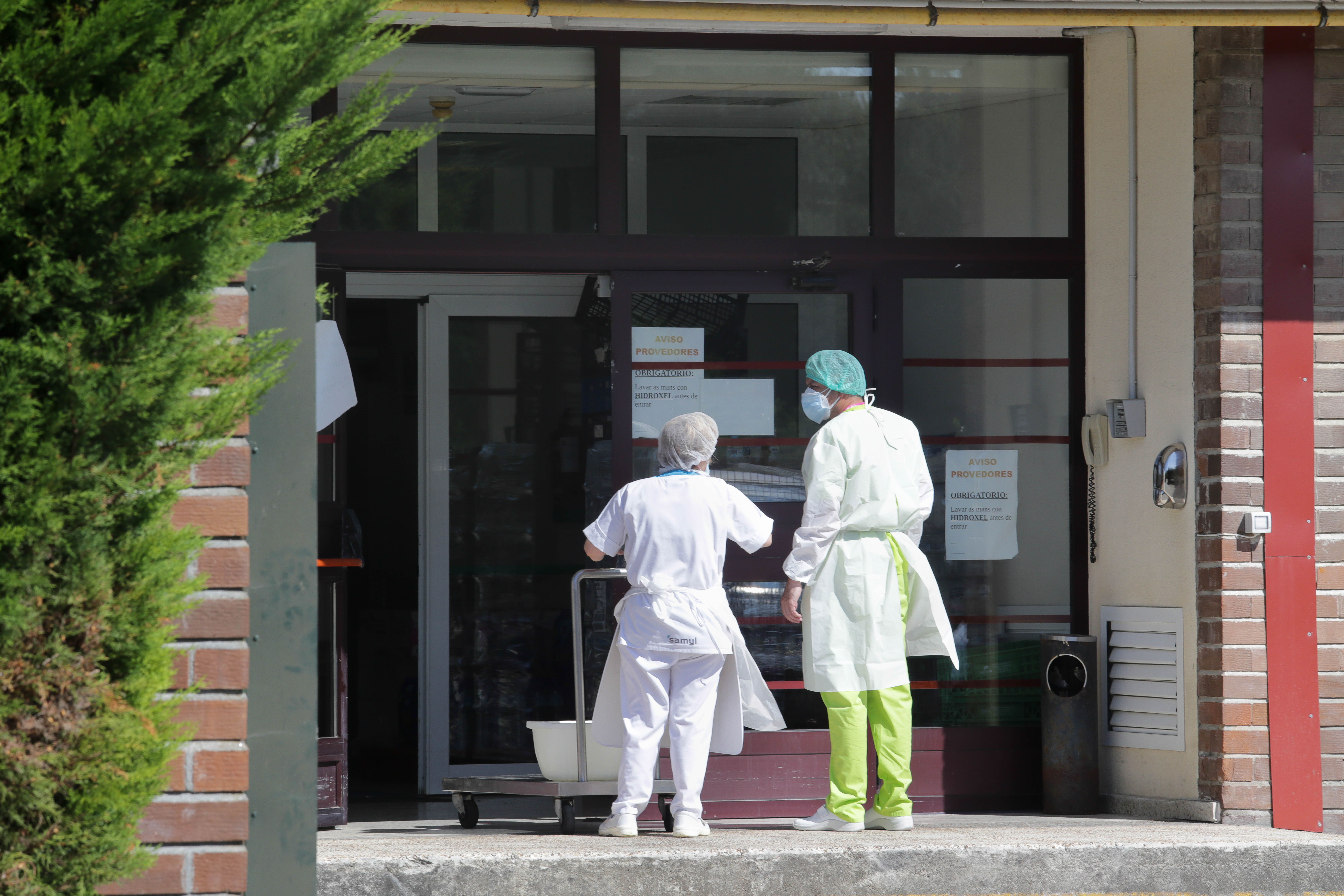 Cataluña compensará a los empleados de la limpieza de residencias de mayores por la pandemia
