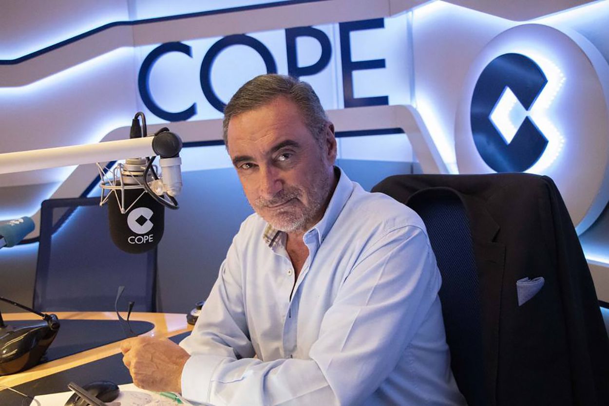 'Cadena COPE. La radio de las estrellas' relata el exitoso y a la vez tortuoso camino de la emisora