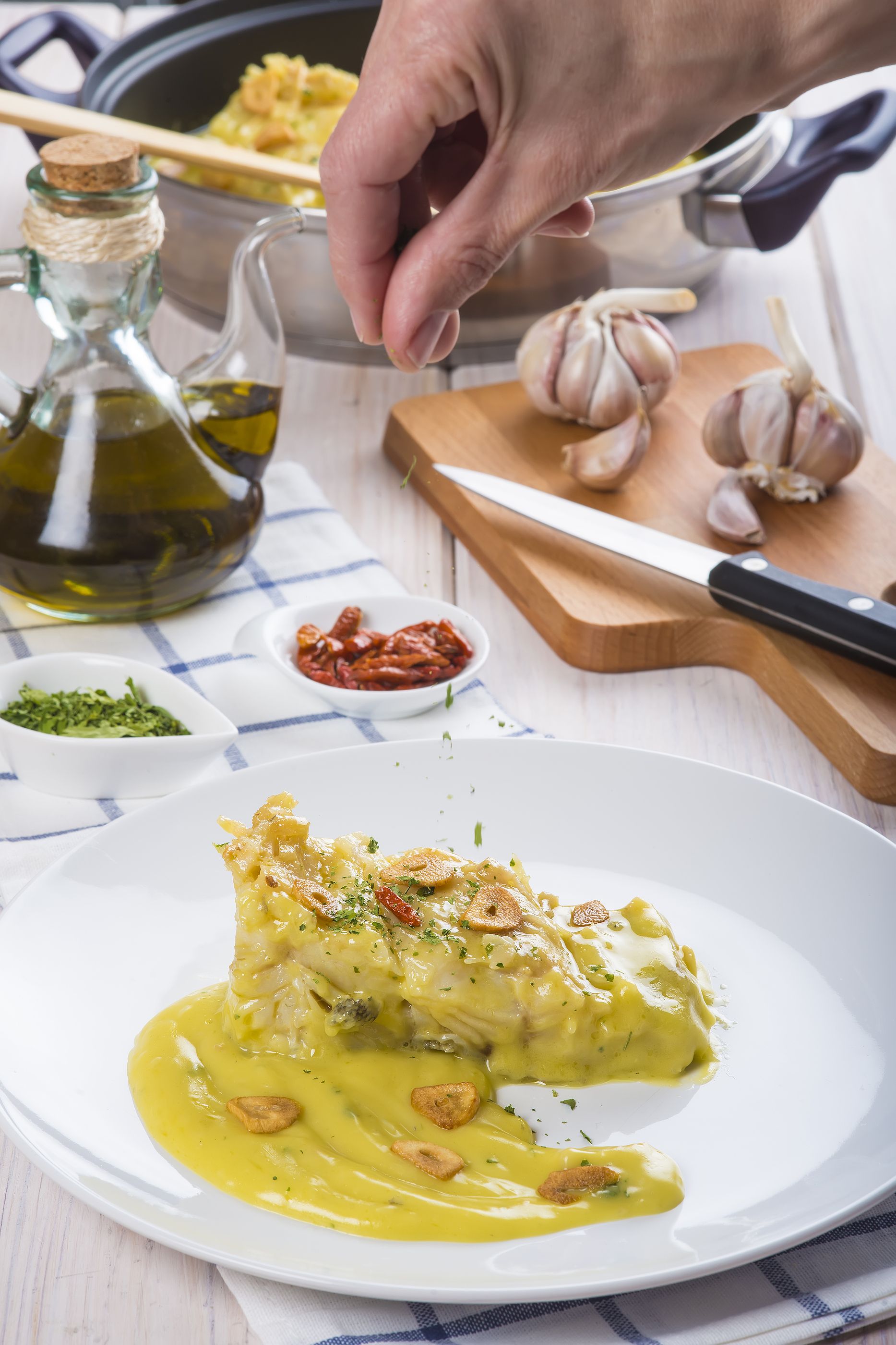 La receta definitiva de Bacalao Club Ranero. bigstock Salt Cod In A Pilpil Sauce 131554025