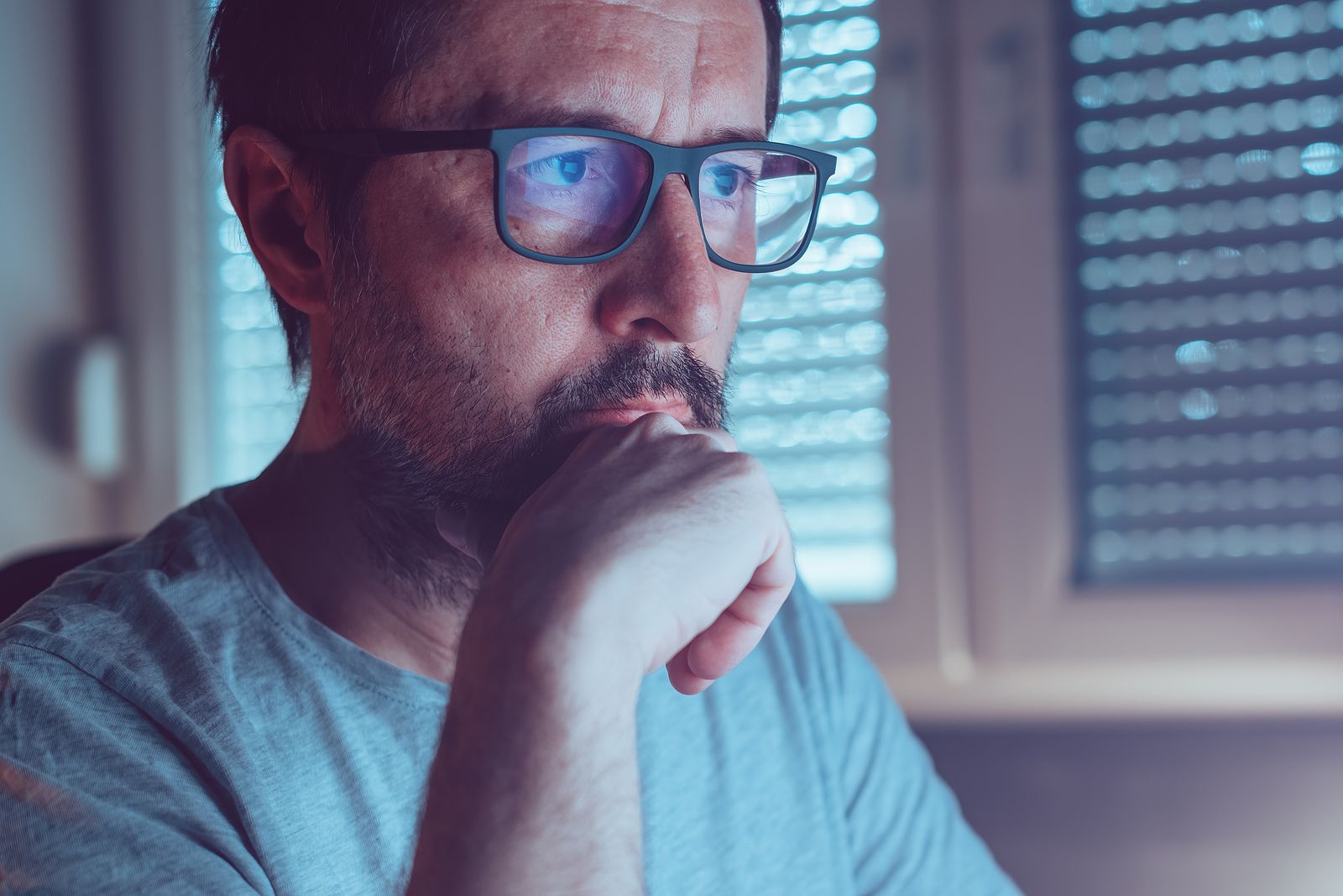 Las gafas que absorben luz azul pueden alterar la visión del color