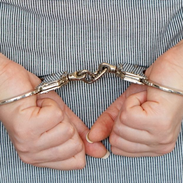 Detienen a una mujer por tirar a su novio por el balcón del hotel de más de 30 metros de altura. Foto: Bigstock Detienen a una mujer por tirar a su novio por el balcón del hotel de más de 30 metros de altura. Foto: Bigstock