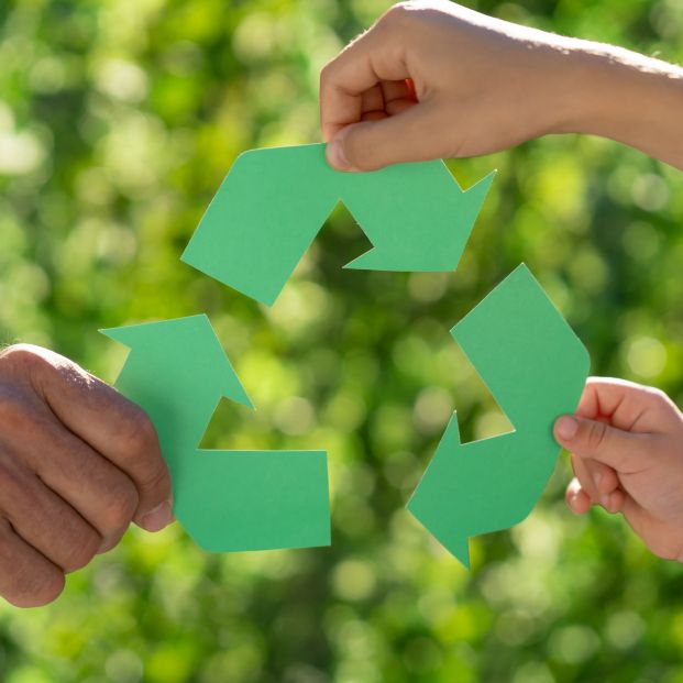 'Terceros en edad, primeros en reciclar' convierte a los mayores en embajadores del reciclaje. Foto: Bigstock