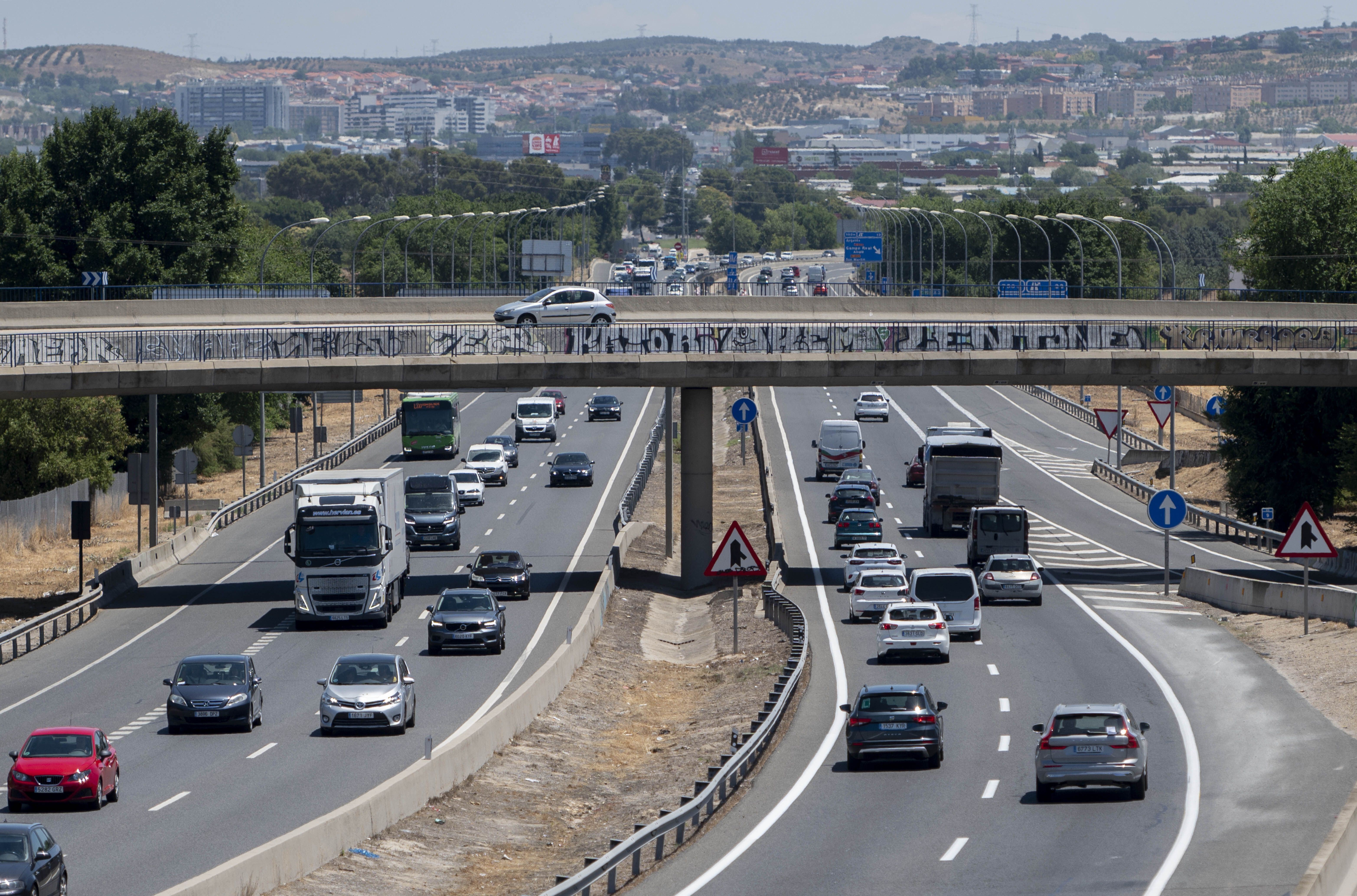 La OCU advierte: los coches híbridos enchufables contaminan como cualquier coche