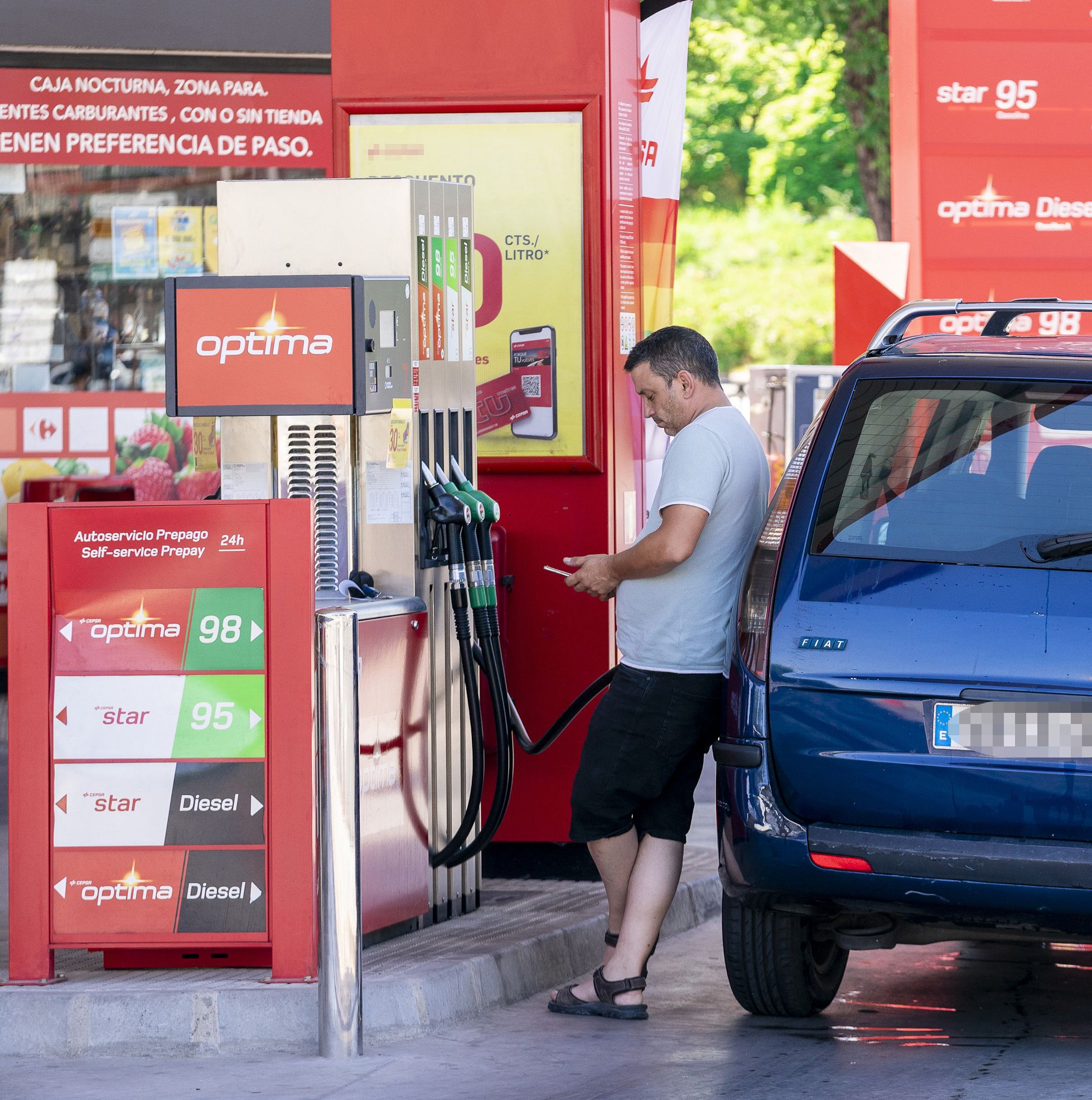 El precio de gasolina y diésel sigue en descenso y ya es un 12% más barato que en junio