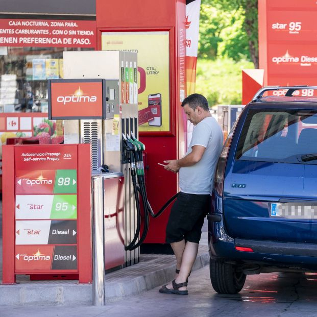 Gasolina y diésel bajan de los 2 euros el litro a las puertas de la operación salida de agosto