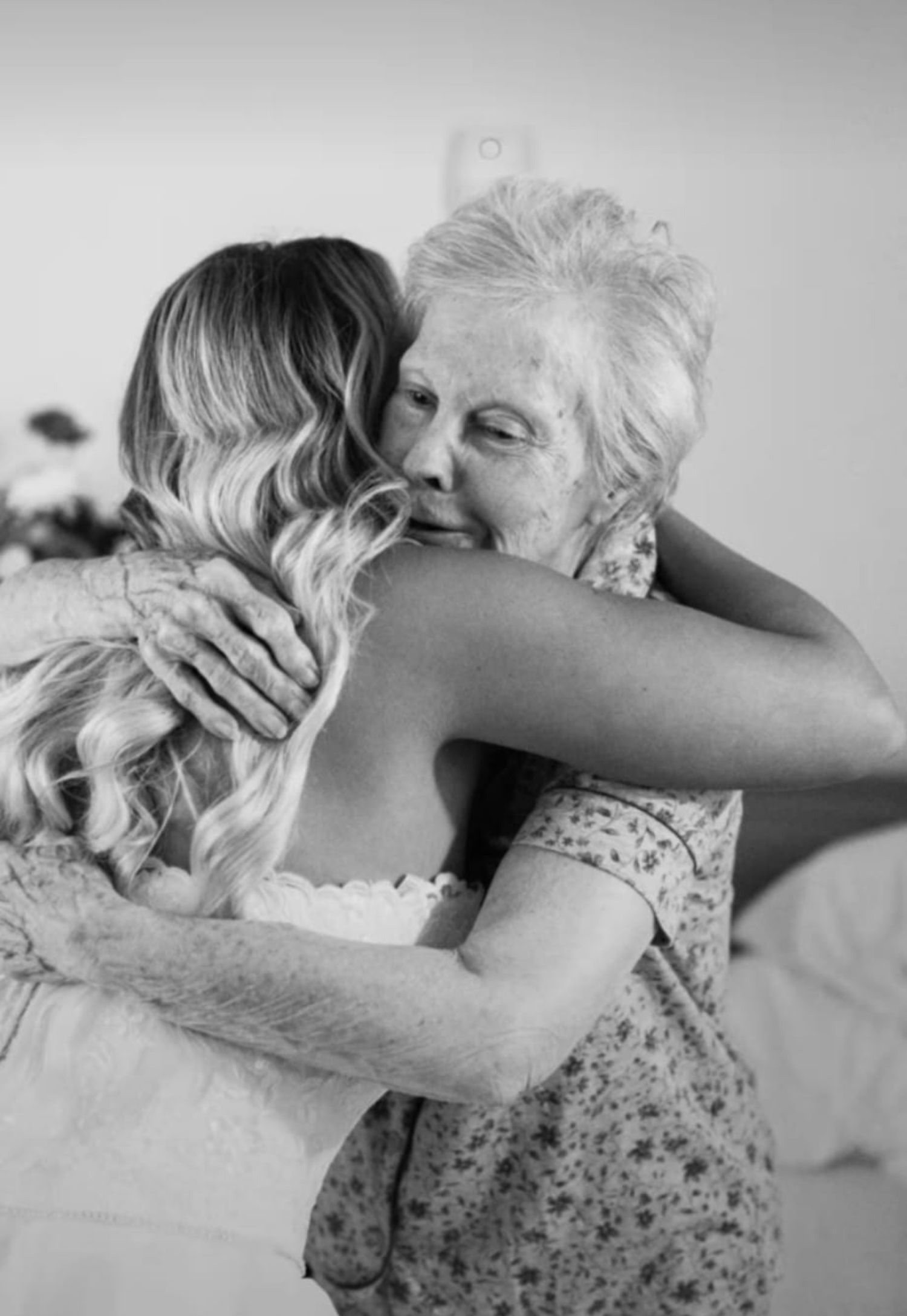 VÍDEO: Su abuela no pudo asistir a su boda, pero su nieta le preparó la mejor sorpresa