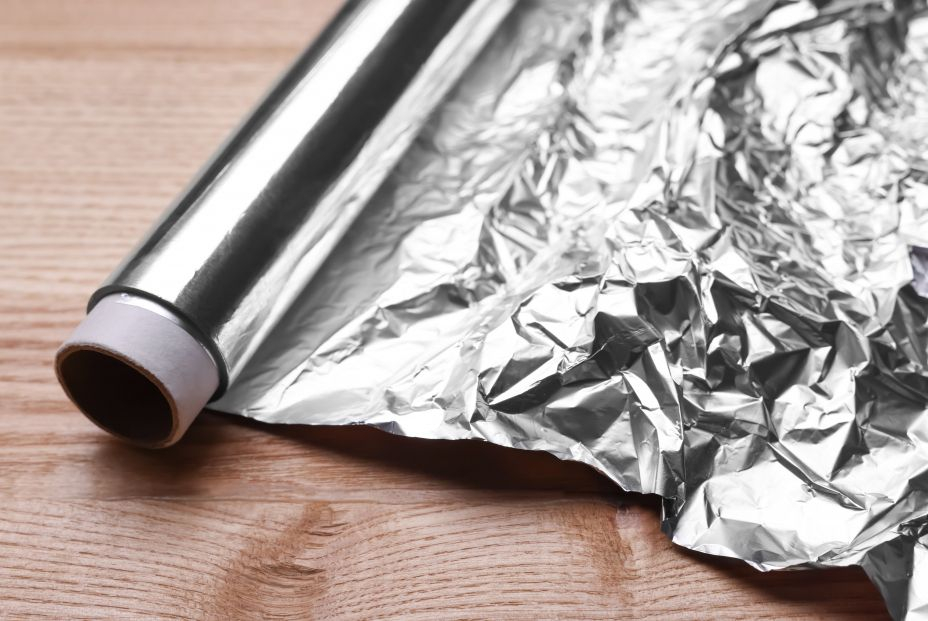 Papel de aluminio: la solución más económica (y desconocida) para combatir el calor