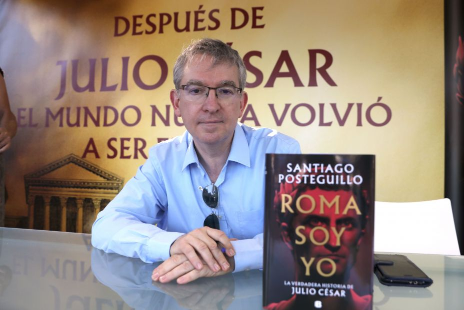 Santiago Posteguillo: "La Historia enseña que, tarde o temprano, todo dictador cae"
