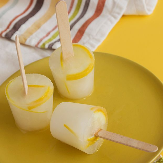 Receta de refrescantes polos de limón. Foto: Bigstock