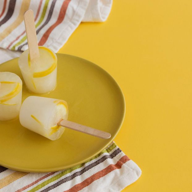Receta de refrescantes polos de limón. Foto: bigstock