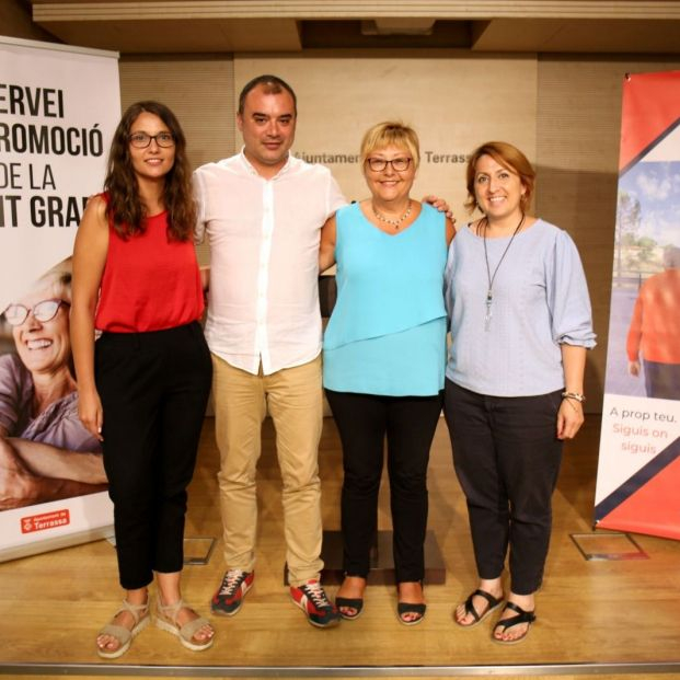 El Ayuntamiento de Terrassa y Cruz Roja se alían contra la soledad de los mayores en verano