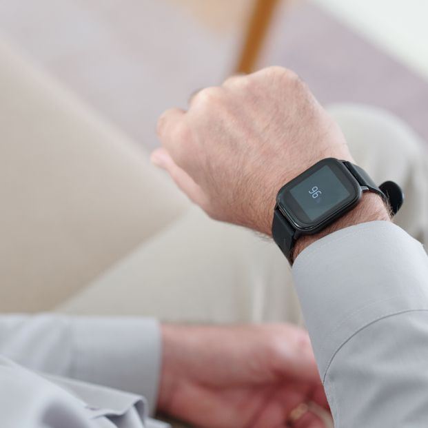 Los mejores smartwatches por menos de 100 euros, según la OCU. Foto: Bigstock