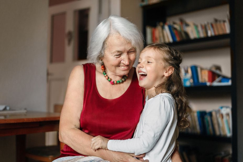 Hablamos con el doctor sobre la teoría de la abuela, la explicación evolutiva de la menopausia