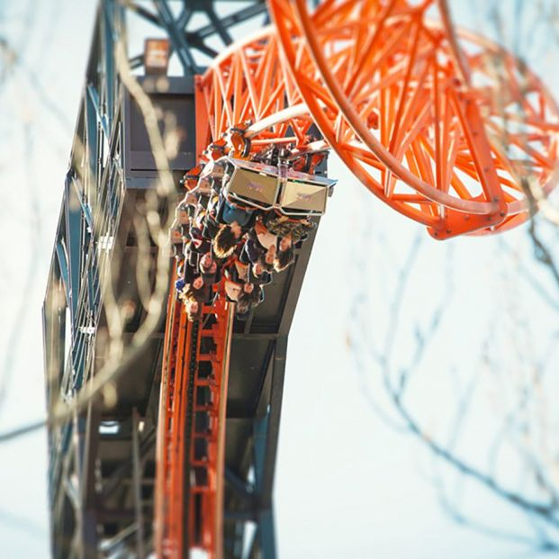 Pánico en el Parque de Atracciones de Madrid: atrapados en la montaña rusa durante una hora