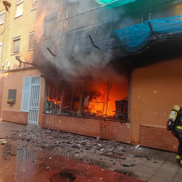 Siguen desalojados de su residencia 21 personas mayores tras el incendio en Sant Adrià (Barcelona)