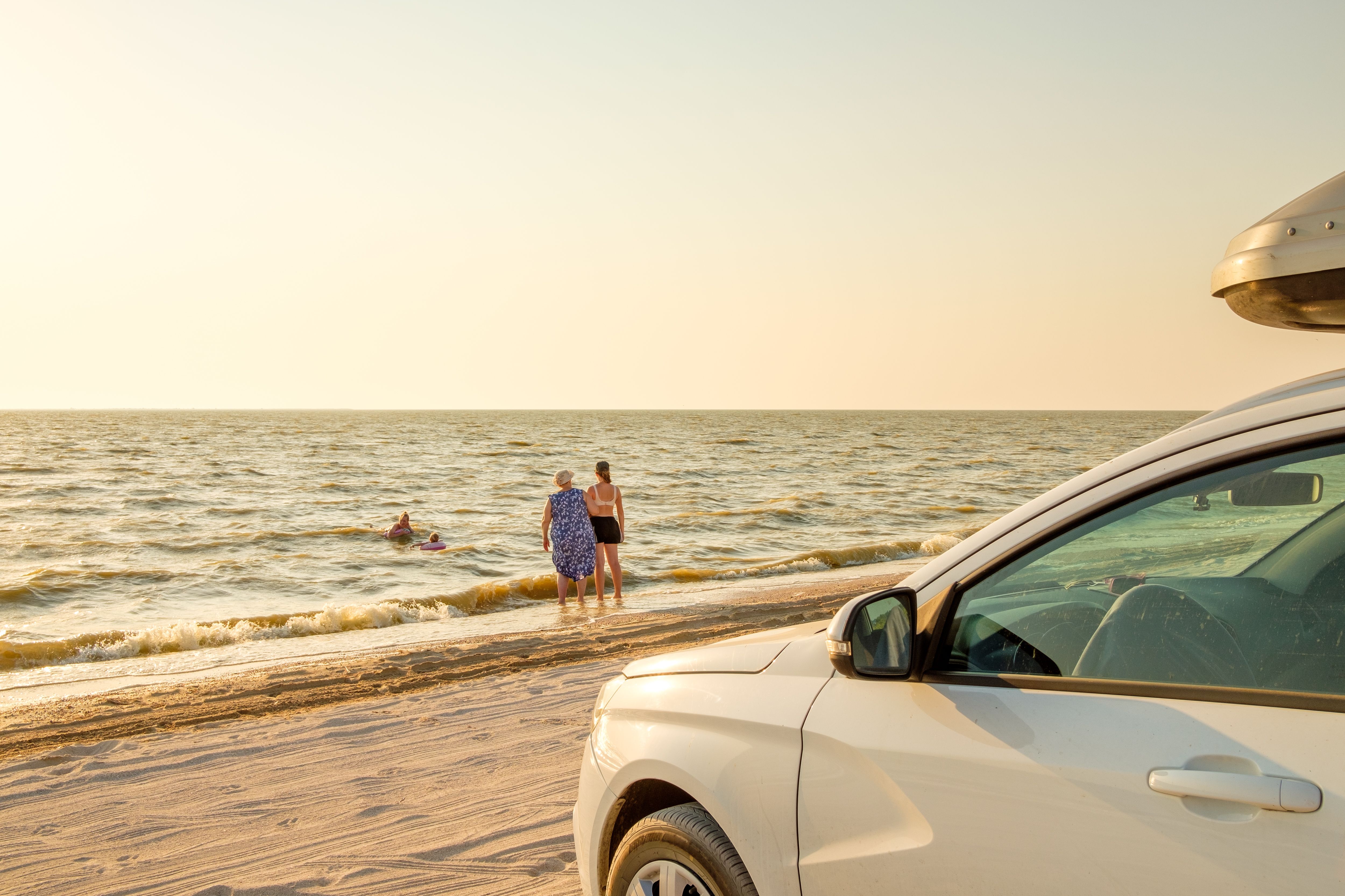 Sigue estos consejos para evitar que la playa dañe tu coche este verano. Foto: Bigstock