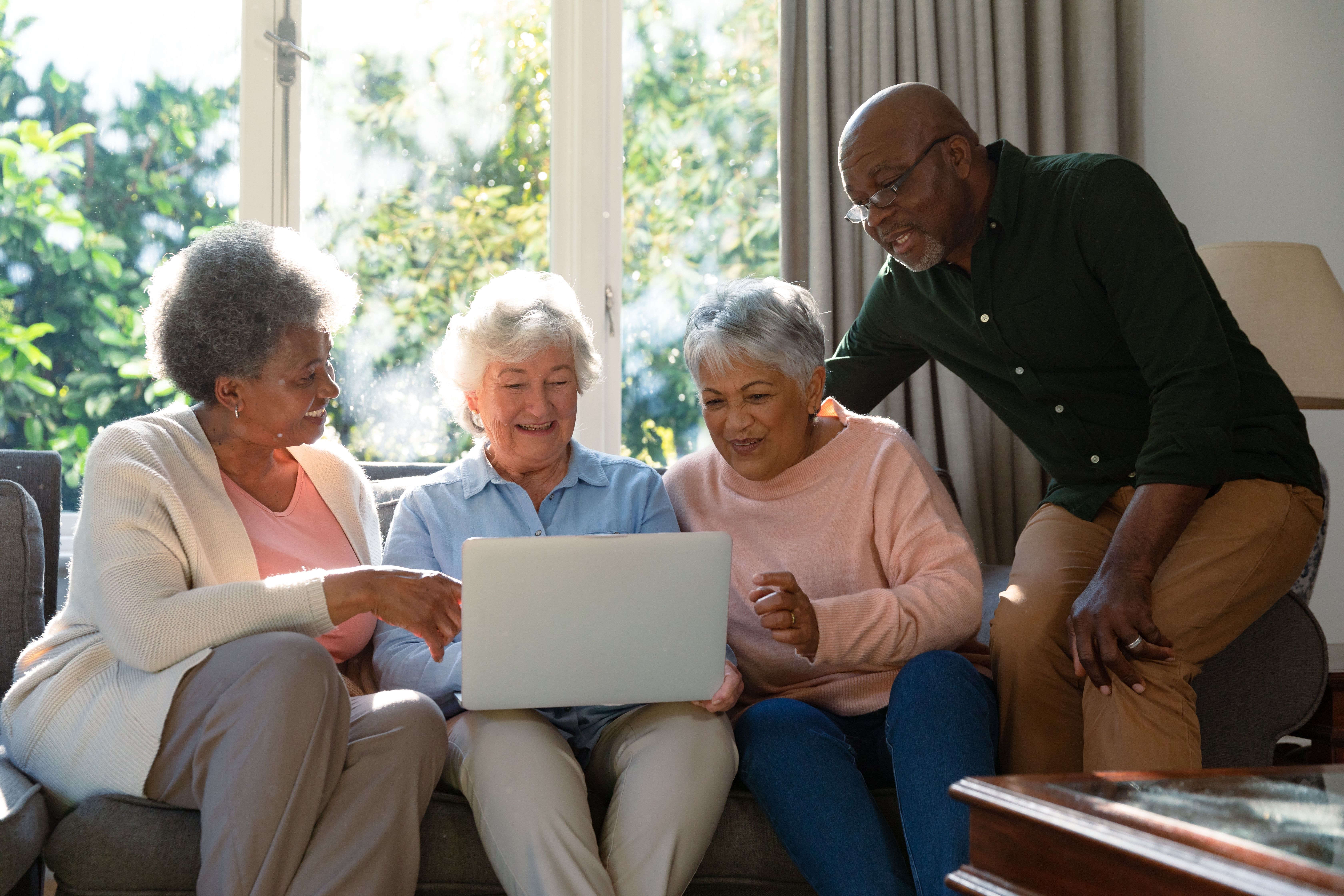 La educación, el trabajo y la vida social pueden proteger el cerebro del deterioro cognitivo. Foto: Bigstock