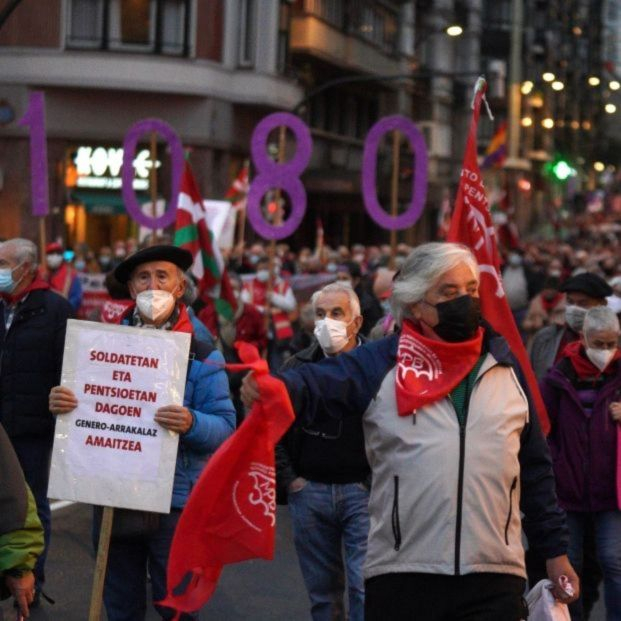 Los pensionistas vascos se manifiestan el 22 de agosto por subir la pensión mínima a 1.080 euros Los pensionistas vascos se manifiestan el 22 de agosto por subir la pensión mínima a 1.080 euros