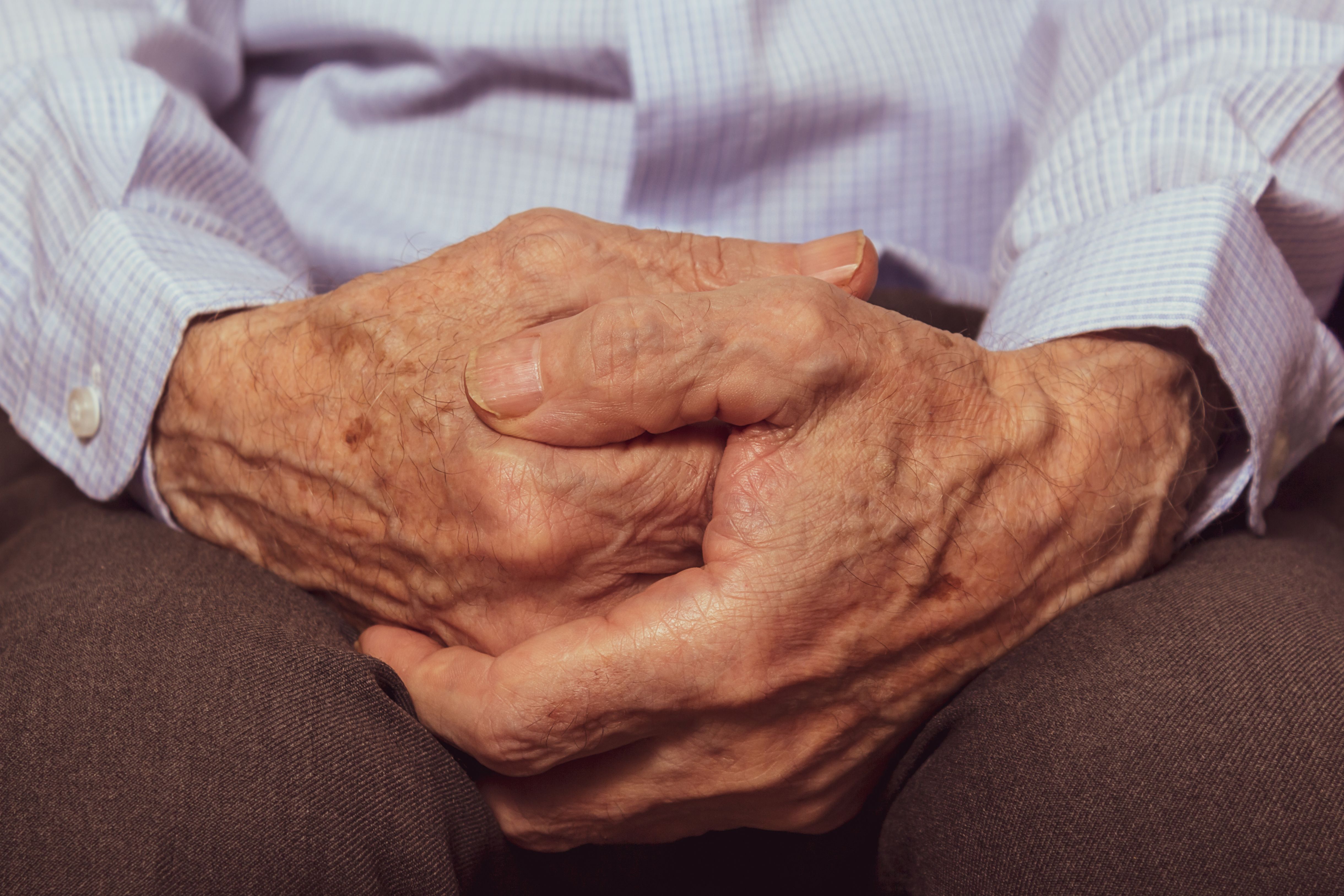 La reacción ejemplar de un hombre de 92 años al enterarse de que su nieto es gay