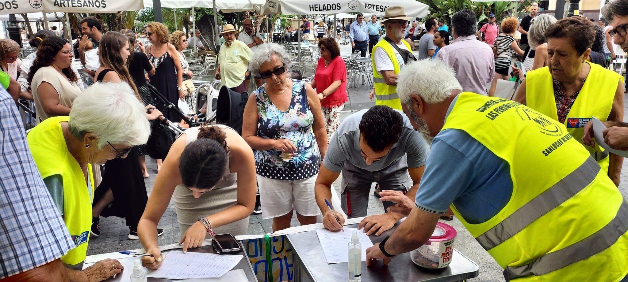 Los pensionistas aceleran su campaña de recogida de firmas contra la "privatización" de pensiones