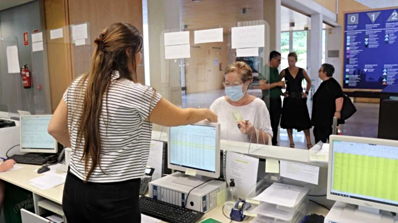 La tarjeta-monedero con la que Benidorm fomentará el transporte público entre los mayores. Foto: Ayuntamiento de Benidorm