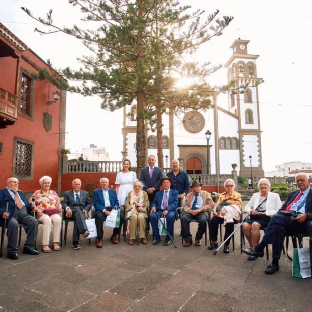 ¡1.057 años! 12 hermanos españoles, récord Guinness a la edad combinada más alta
