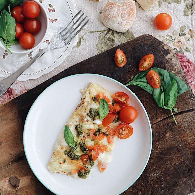 Ideas de cenas ligeras tortilla caprese (http://cristinaferrer.es)