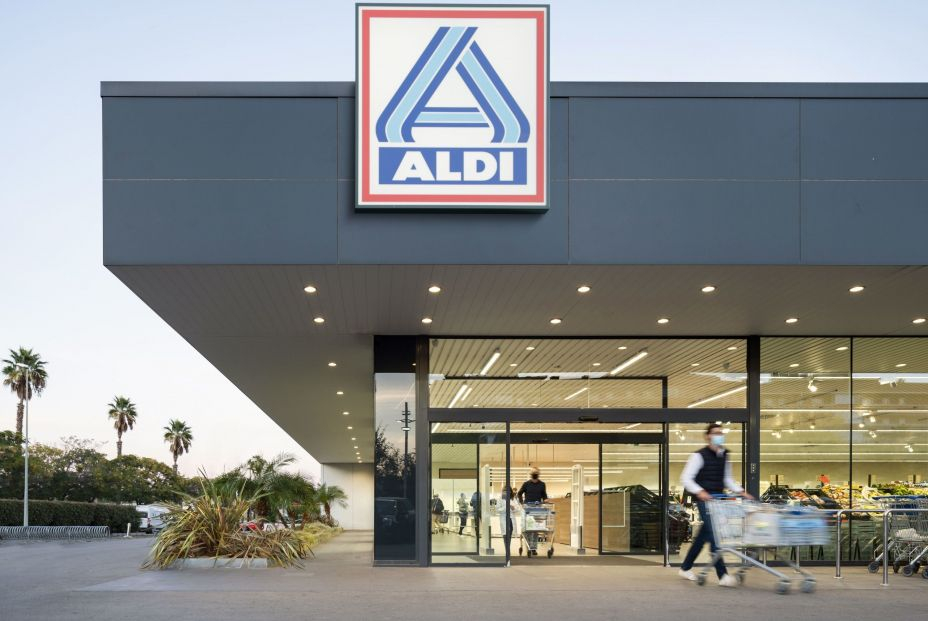 El nuevo zapatero de Aldi para colgar en la puerta y donde puedes almacenar 18 pares