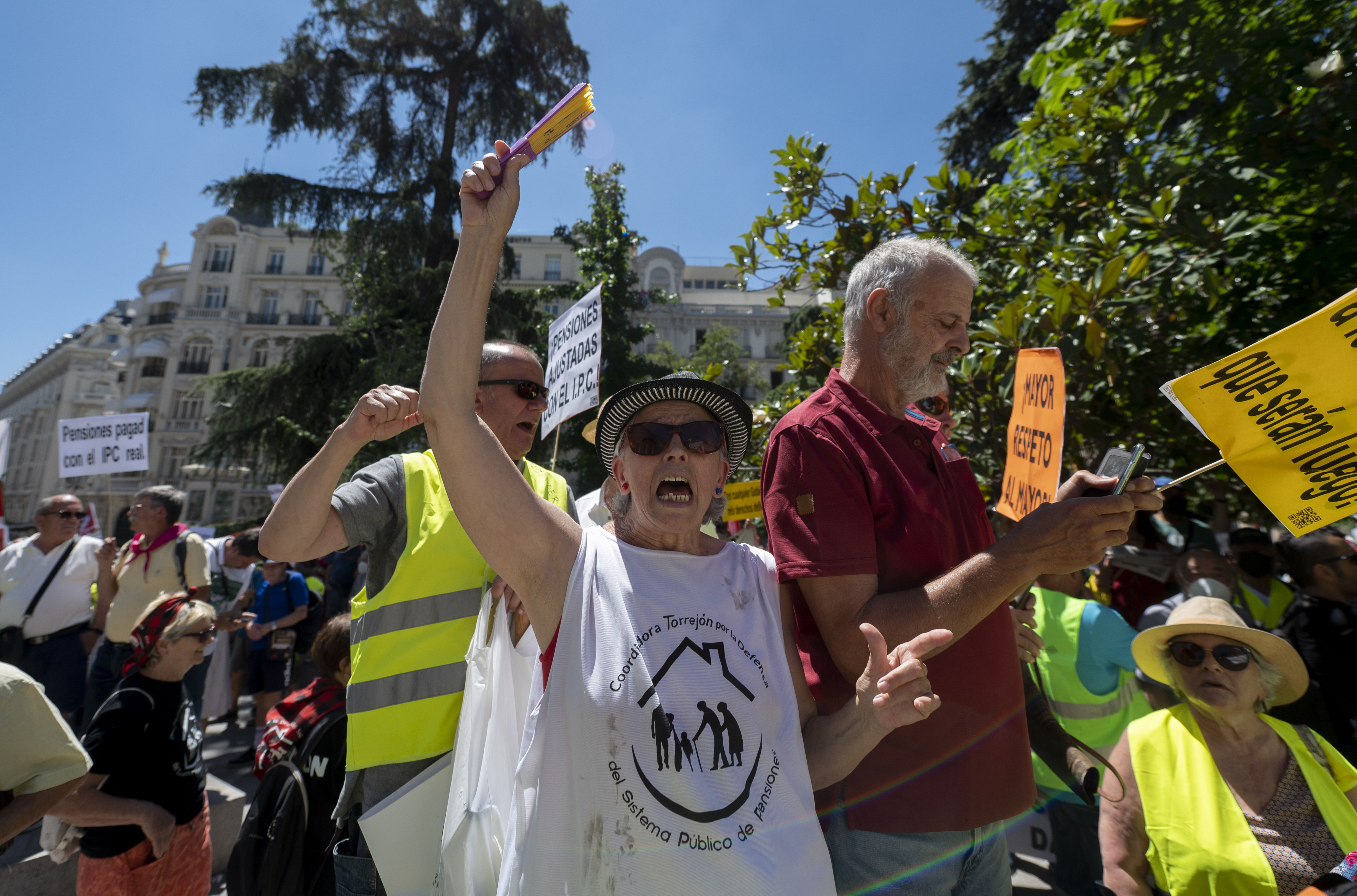 La inflación incendia a los pensionistas: "Cientos de miles necesitan la beneficencia para vivir"